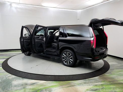 Used 2022 Cadillac Escalade ESV Sport w/ Touring Package AWD/4WD image 12