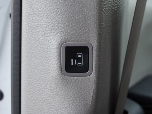 Used 2024 Chrysler Pacifica Touring-L image 20