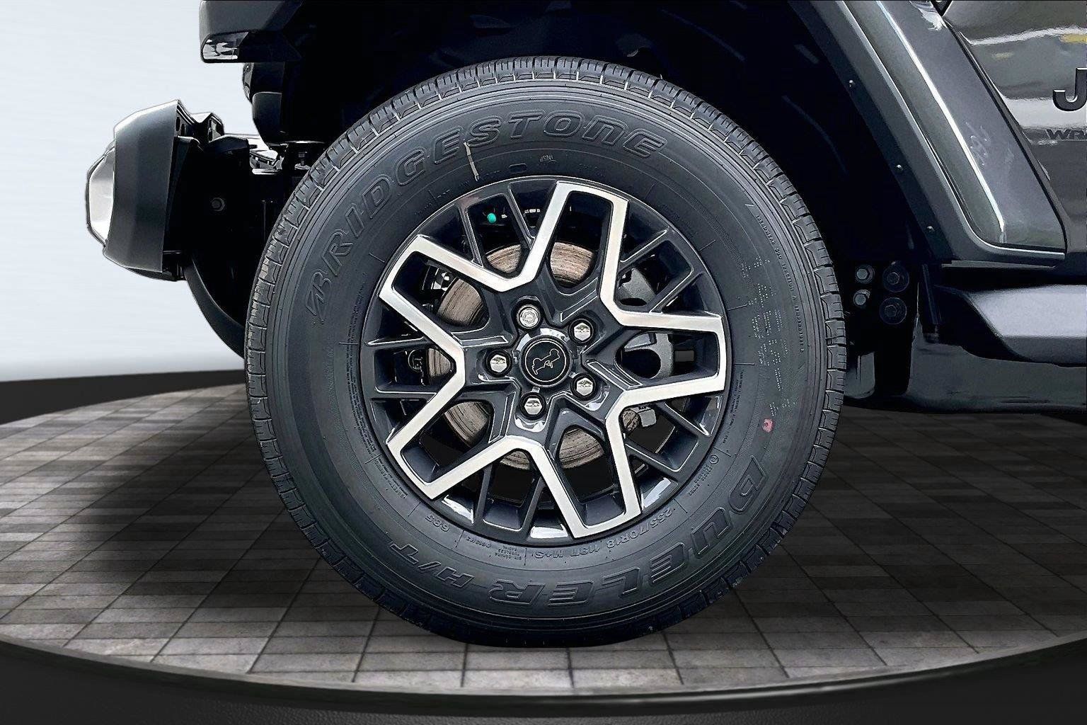 New 2026 Jeep Wrangler Unlimited Sahara AWD/4WD image 12