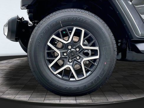 New 2026 Jeep Wrangler Unlimited Sahara AWD/4WD image 12