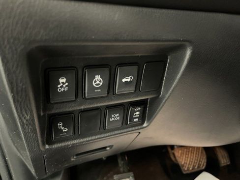 Used 2020 Nissan Pathfinder Platinum FWD image 27
