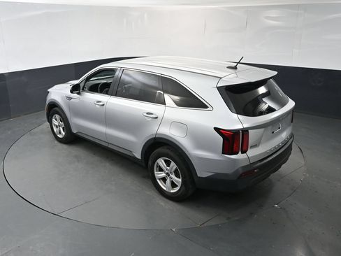 Certified 2022 Kia Sorento LX FWD image 31