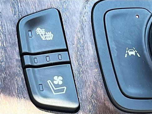 Used 2023 GMC Acadia Denali w/ Denali Ultimate Package image 21