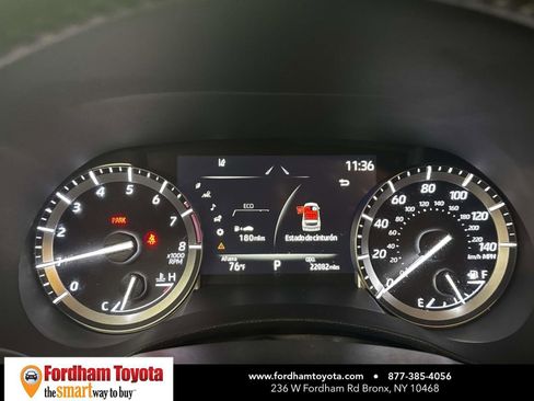 Used 2022 Toyota Highlander XLE AWD/4WD image 27