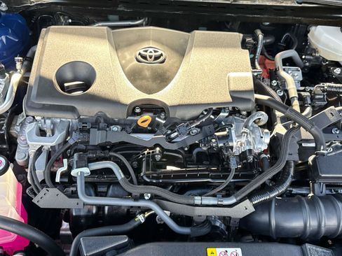 Used 2025 Toyota Camry SE FWD image 9