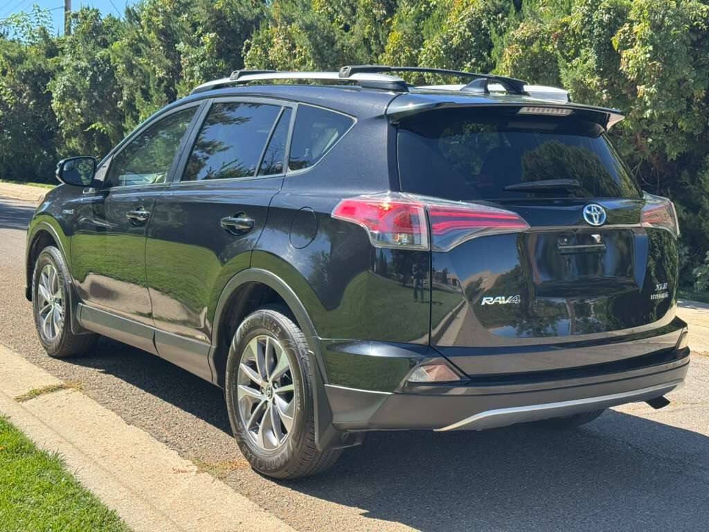 Used 2018 Toyota RAV4 XLE AWD/4WD image 5