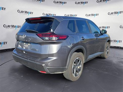 Used 2025 Nissan Rogue SV image 5