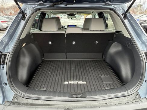 Certified 2025 Toyota Corolla Cross LE image 32