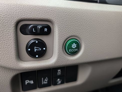 Used 2017 Honda Pilot Touring image 14