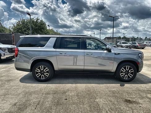 Used 2022 GMC Yukon XL AT4 AWD/4WD image 10