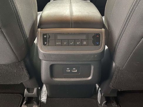 Used 2025 Nissan Pathfinder SV AWD/4WD image 13