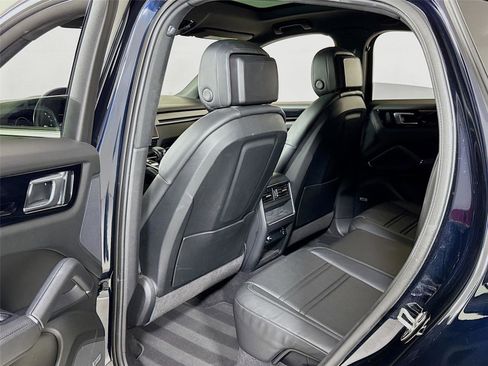 Used 2022 Porsche Cayenne Coupe w/ Premium Package image 26