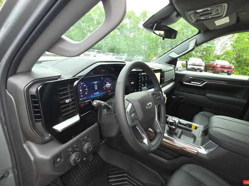 New 2026 Chevrolet Silverado 1500 RST w/ Convenience Package II AWD/4WD image 15