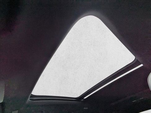 Used 2025 Chevrolet Traverse RS image 16