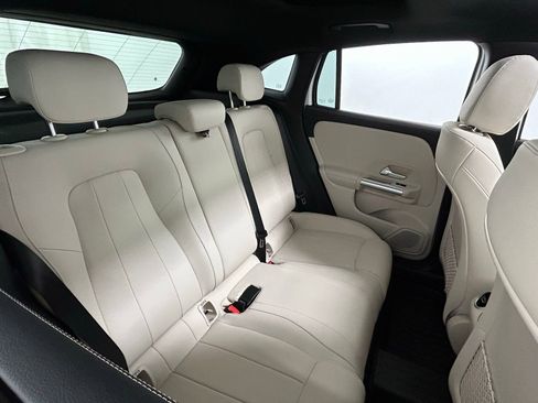 Used 2025 Mercedes-Benz GLA 250 4MATIC image 38