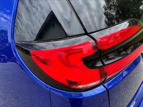 Used 2021 Chrysler Pacifica Touring-L w/ Uconnect Theater Family Group AWD/4WD image 19