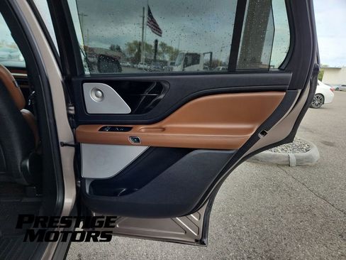Used 2020 Lincoln Aviator Reserve w/ Equipment Group 202A image 27