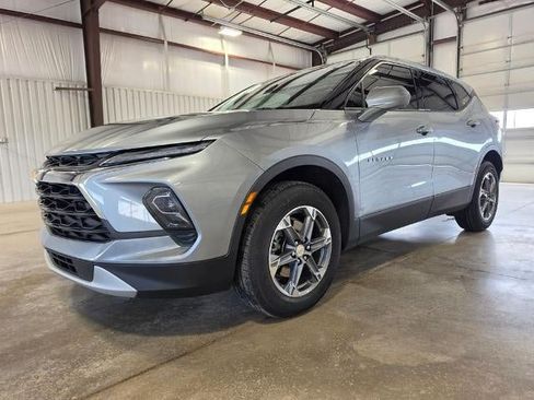 Used 2025 Chevrolet Blazer LT AWD/4WD image 2