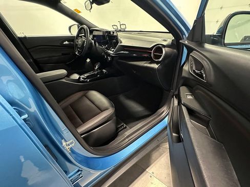 Used 2025 Chevrolet Trax RS FWD image 26