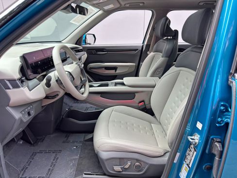 Used 2025 Kia EV9 Wind AWD/4WD image 16