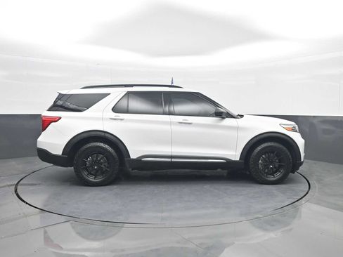 Used 2021 Ford Explorer XLT w/ Class III Trailer Tow Package AWD/4WD image 9