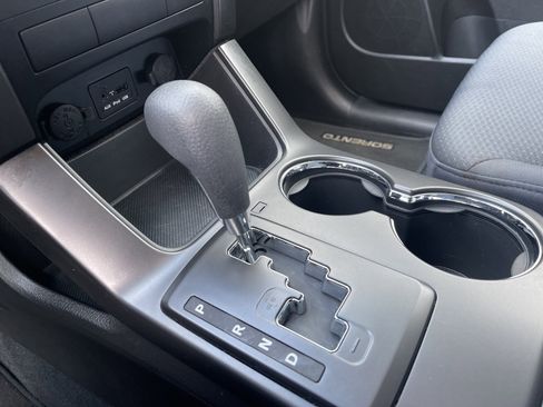 Used 2013 Kia Sorento LX image 16