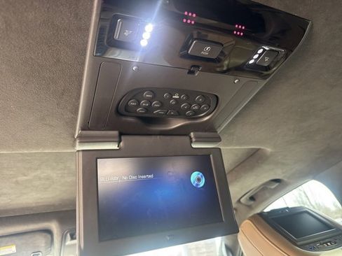 Used 2019 Cadillac Escalade ESV Platinum image 38