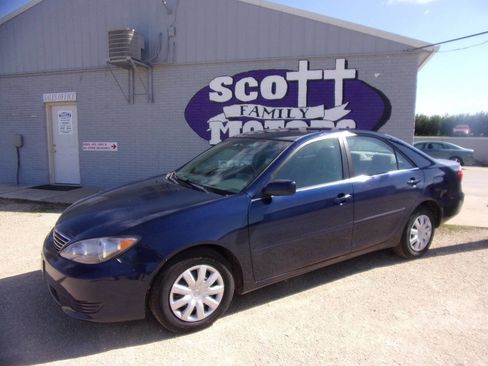 Used 2005 Toyota Camry LE image 1