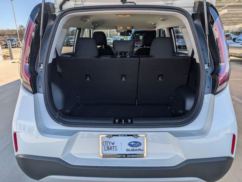 Used 2023 Kia Soul LX image 27