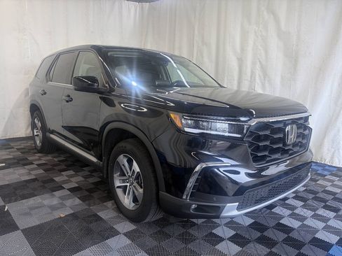 Used 2025 Honda Pilot EX-L image 3