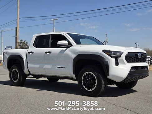 Used 2025 Toyota Tacoma TRD Off-Road AWD/4WD image 4