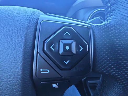 Used 2019 Toyota Tacoma TRD Off-Road image 17