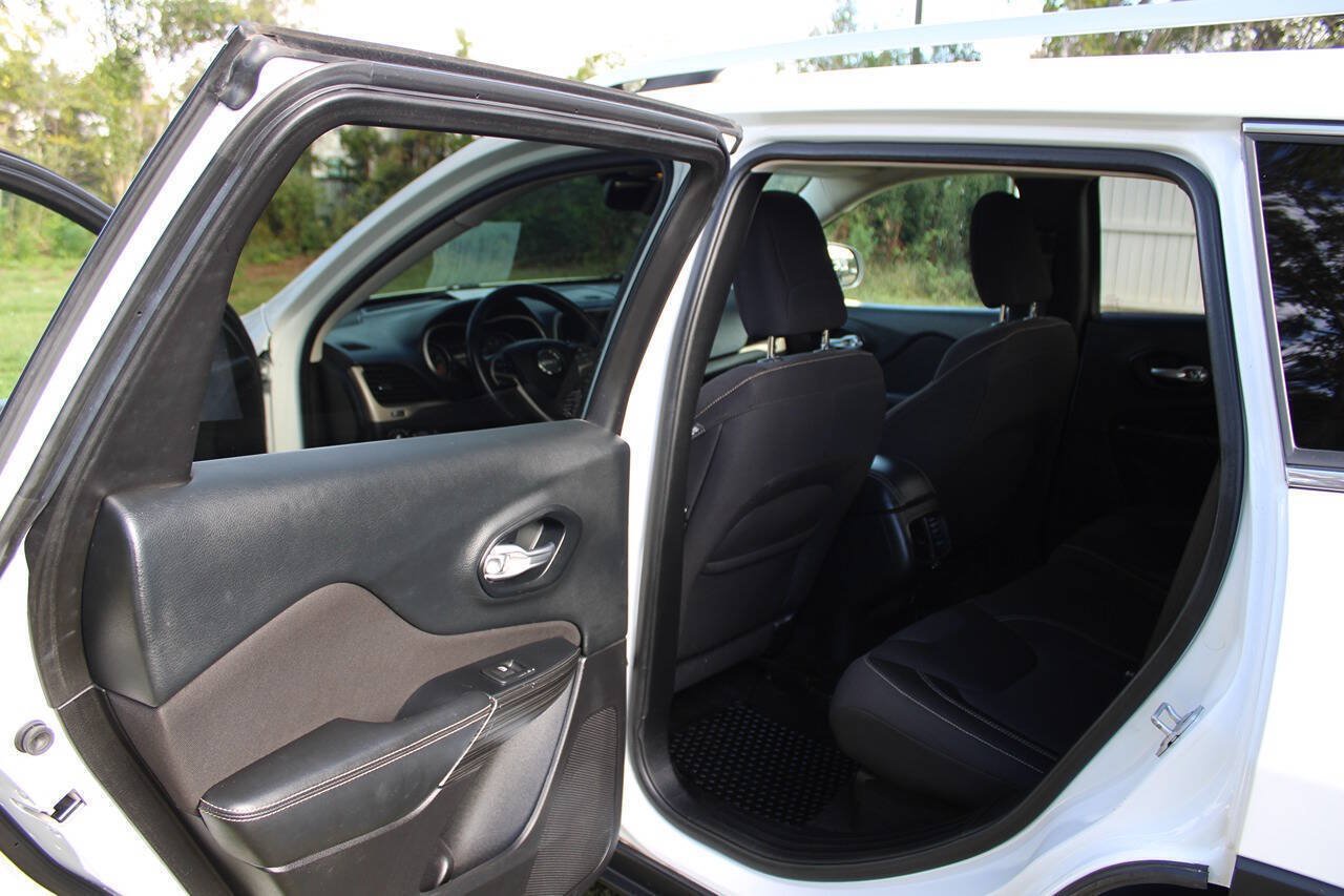 Used 2015 Jeep Cherokee Latitude w/ Comfort/Convenience Group AWD/4WD image 32
