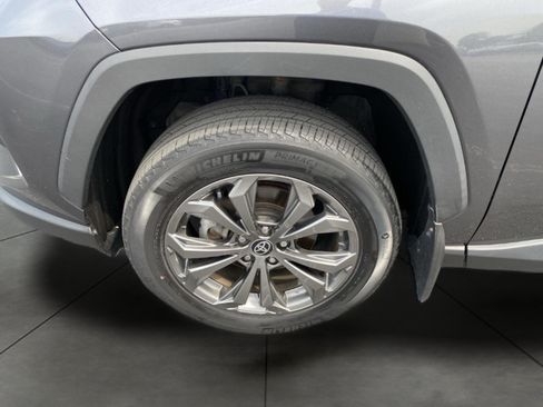 Used 2022 Toyota RAV4 XLE Premium AWD/4WD image 10