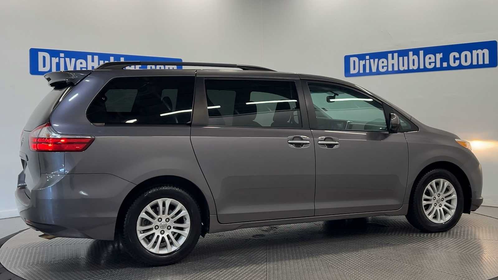 Used 2015 Toyota Sienna XLE FWD image 8