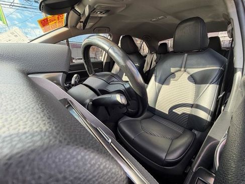 Used 2020 Toyota Camry SE image 10