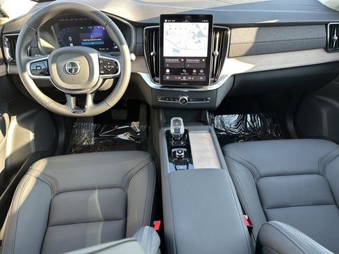 Certified 2025 Volvo XC90 B5 Plus image 17