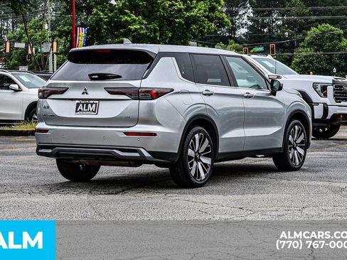 Used 2025 Mitsubishi Outlander SE FWD image 6