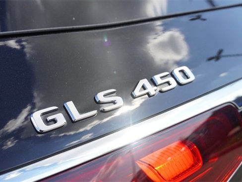 Used 2025 Mercedes-Benz GLS 450 4MATIC image 13