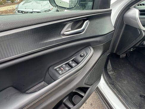 Used 2023 Jeep Grand Cherokee L Laredo image 15