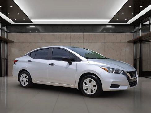 Used 2020 Nissan Versa S FWD image 5