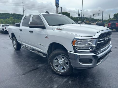 Used 2022 RAM 2500 Tradesman w/ Chrome Appearance Group AWD/4WD image 3
