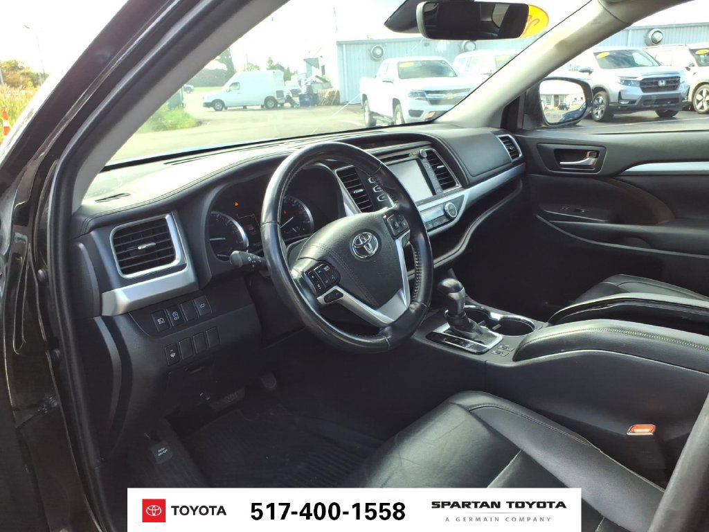 Used 2019 Toyota Highlander XLE AWD/4WD image 14
