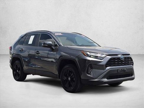 Used 2022 Toyota RAV4 XLE w/ Convenience Package AWD/4WD image 3