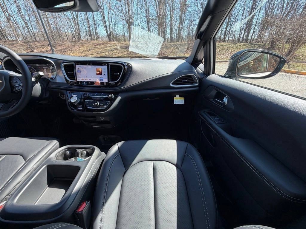 New 2026 Chrysler Pacifica Select w/ S Appearance Package FWD image 14