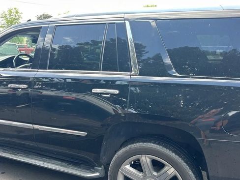 Used 2016 Cadillac Escalade Luxury AWD/4WD image 6