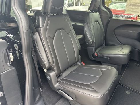New 2026 Chrysler Pacifica Select image 49