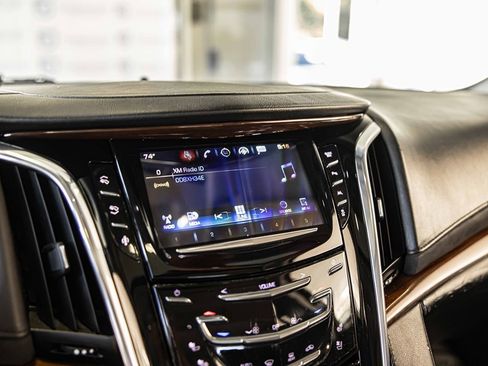 Used 2016 Cadillac Escalade ESV Premium image 31