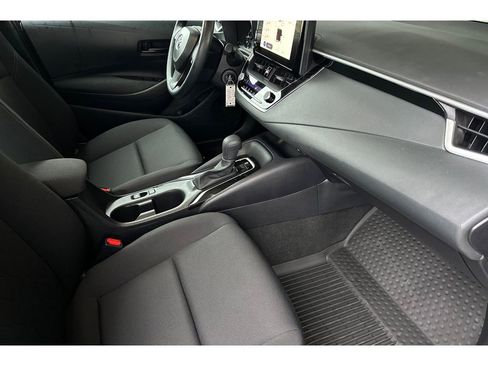 Used 2025 Toyota Corolla LE image 16