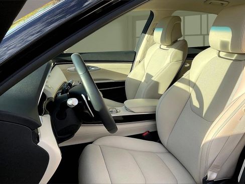 Used 2025 Genesis GV70 2.5T image 18